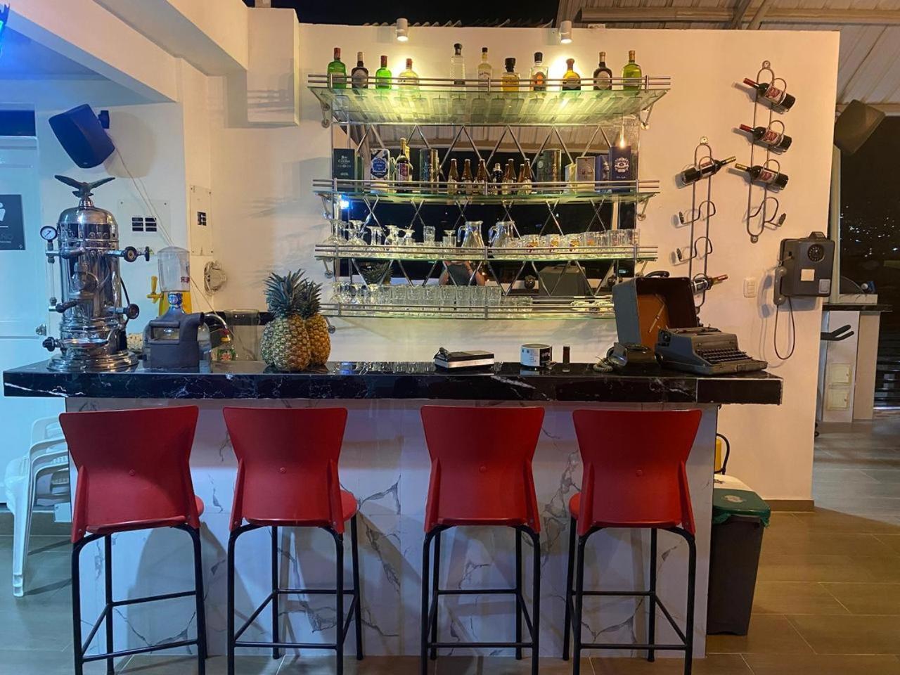 Hotel Alameda Plaza Кали Екстериор снимка